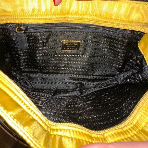 - PRADA Nylon Purse *RARE FIND* - Picture 7 of 7